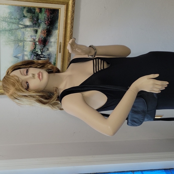 Black cowhide leathder crossbody purse. Very soft and lots of pockets. - Picture 10 of 12